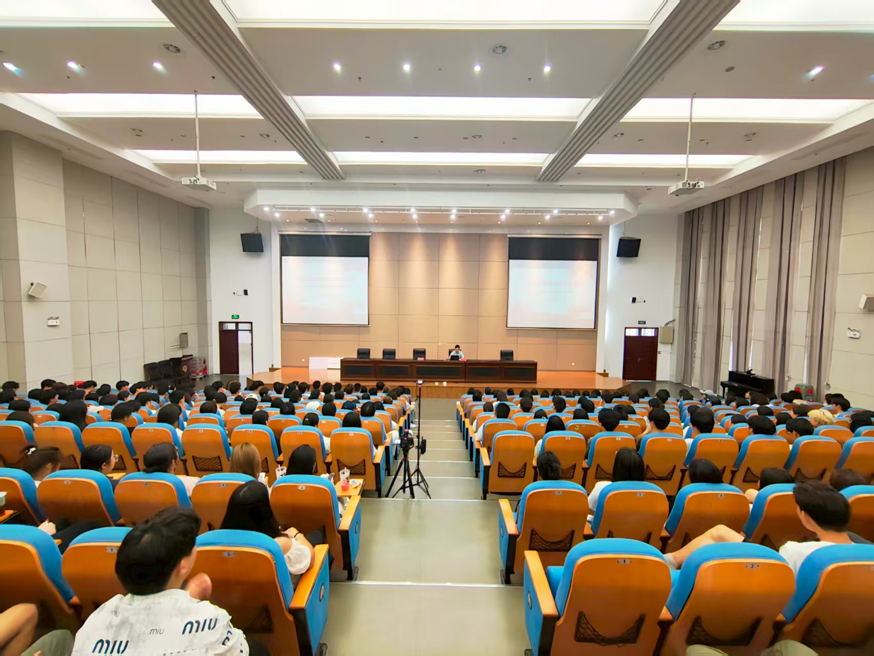 工会举办"新时代、新思想、新宣讲”专题报告会